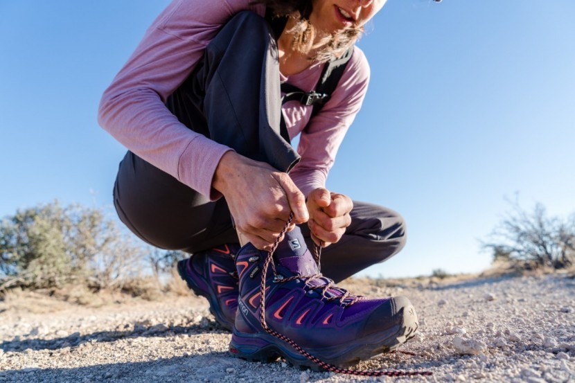 に関する会社の事例 2019年の女性のためのブーツをハイキングするベスト